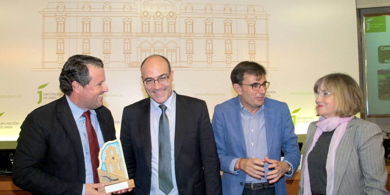 El jiennense Francisco Sánchez recibe el Premio de Investigación Agraria del IEG por un estudio sobre la competitividad de las almazaras