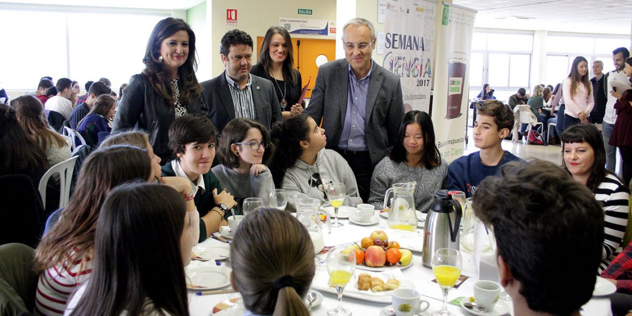 Estudiantes de Secundaria y Bachillerato comparten un café con científicos en la apertura de las actividades de la Semana de la Ciencia en la UJA