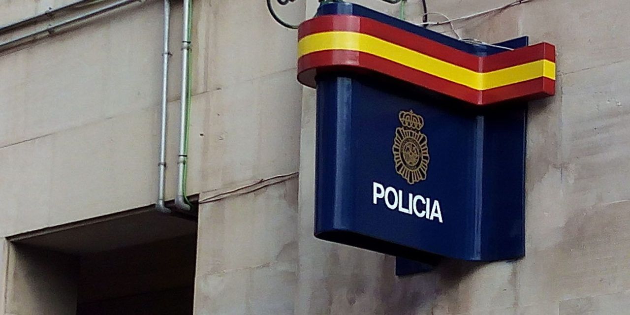 La Policía Nacional detiene a una joven en la cafetería de un tanatorio de Jaén que había insultado e increpado a familiares que velaban a sus difuntos