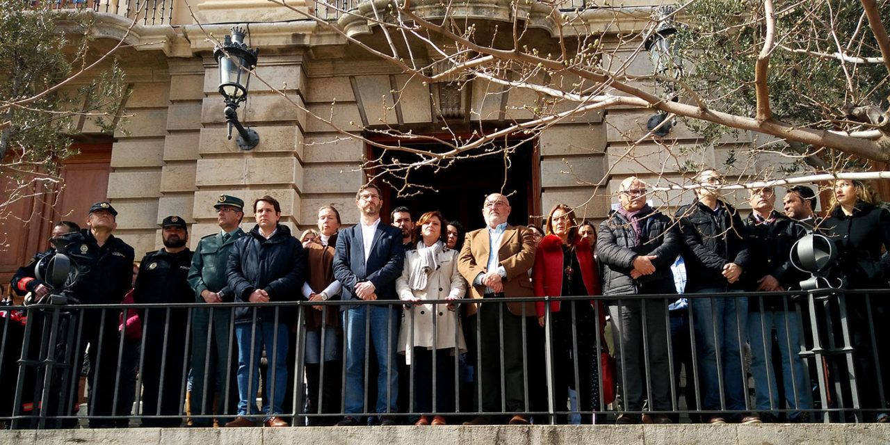 Jaén guarda un minuto de silencio en memoria del niño Gabriel Cruz