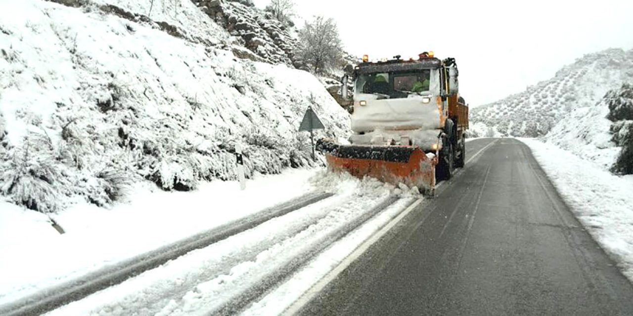 La Junta moviliza a más de 100 profesionales y 16 equipos quitanieves ante la previsión de nevadas