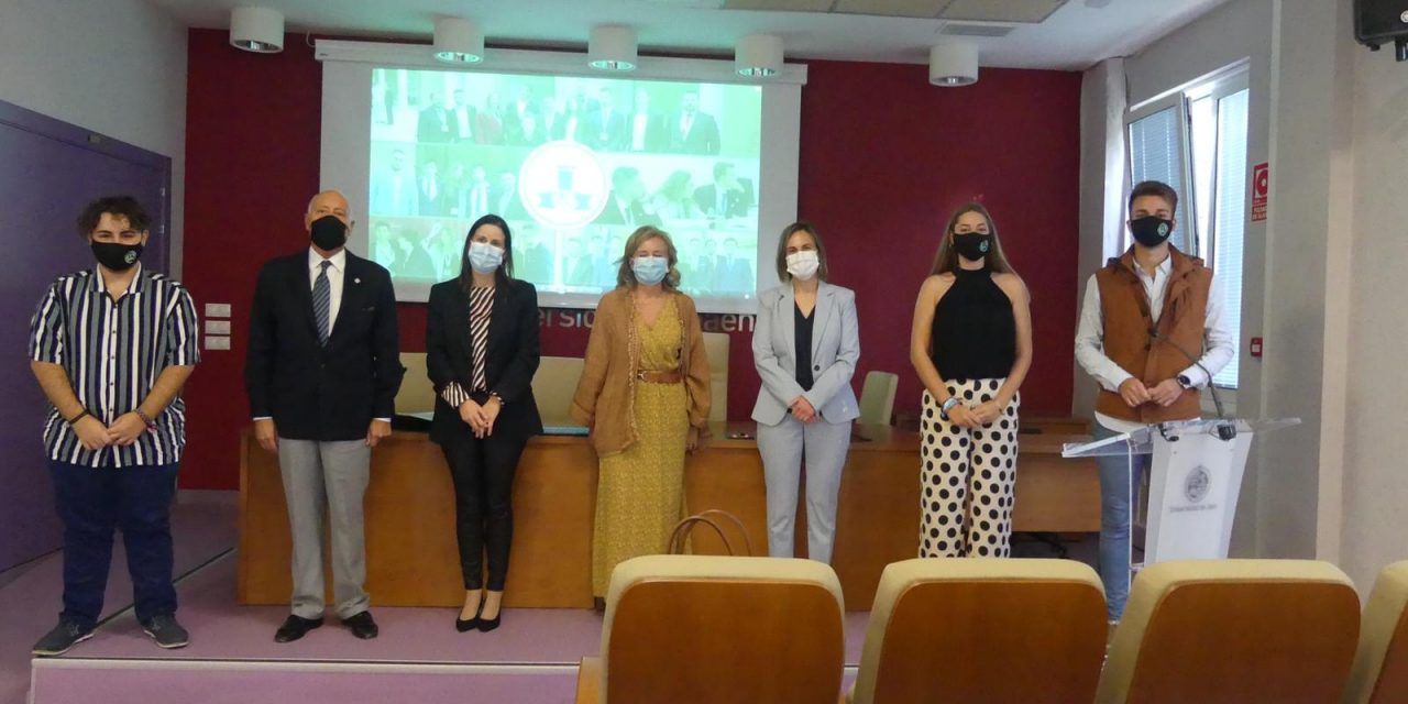 Estudiantes inician el Aula de Debate de la Universidad de Jaén