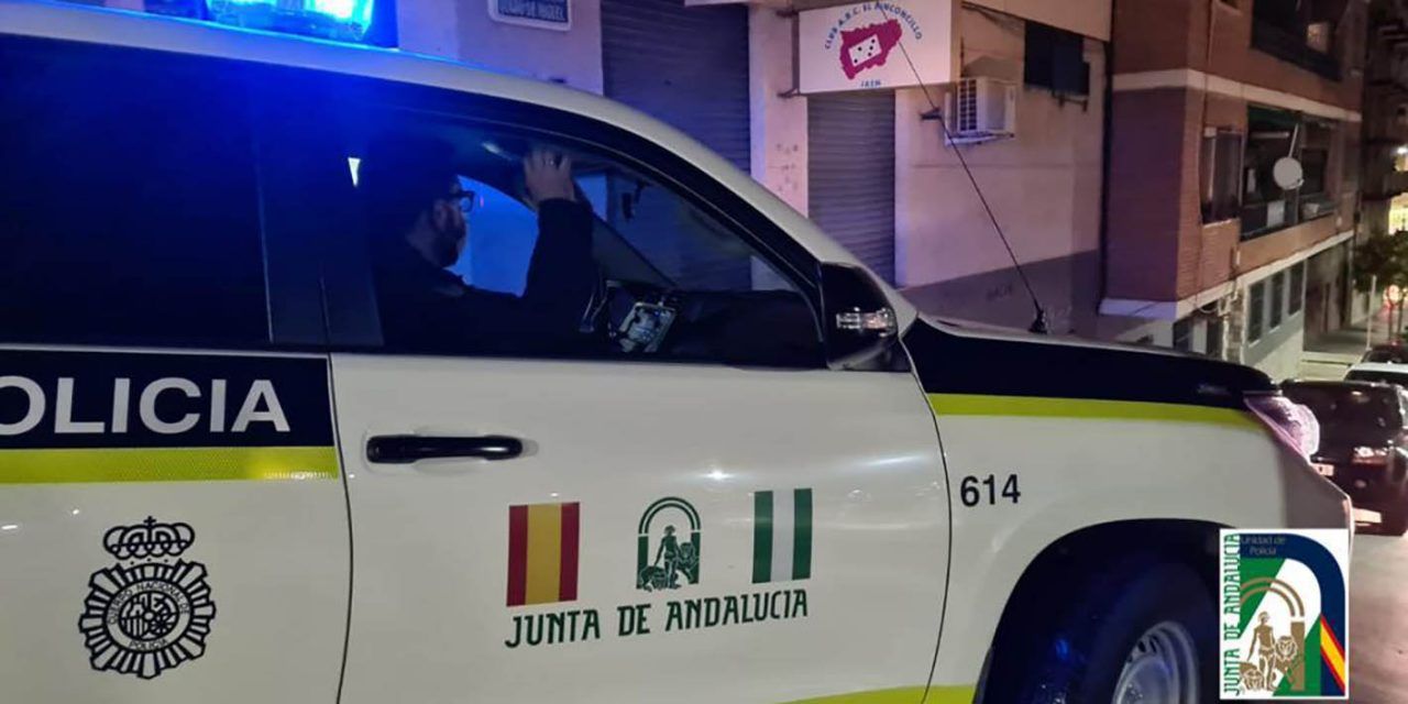 La Unidad de Policía Adscrita desaloja en Jaén un local con 17 personas que incumplían las normas sanitarias por el Covid-19