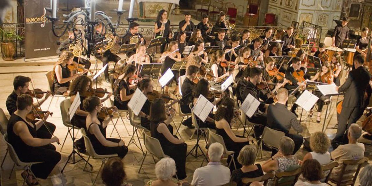 La Orquesta Sinfónica Ramón Garay llena el Infanta Leonor con un concierto didáctico para disfrutar en familia