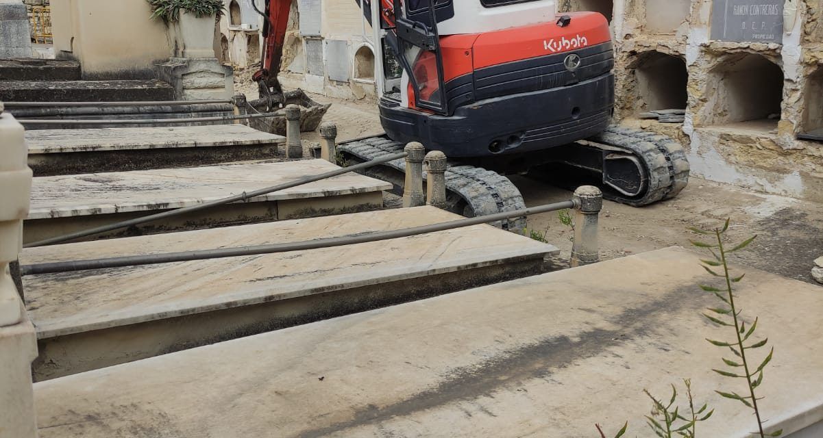 El Ayuntamiento realiza obras de reparación de las cubiertas afectadas por las lluvias en el cementerio de San Eufrasio