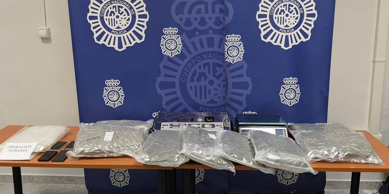 SUCESOS | La Policía Nacional detiene en Jaén a dos personas con más de ocho kilos de cannabis