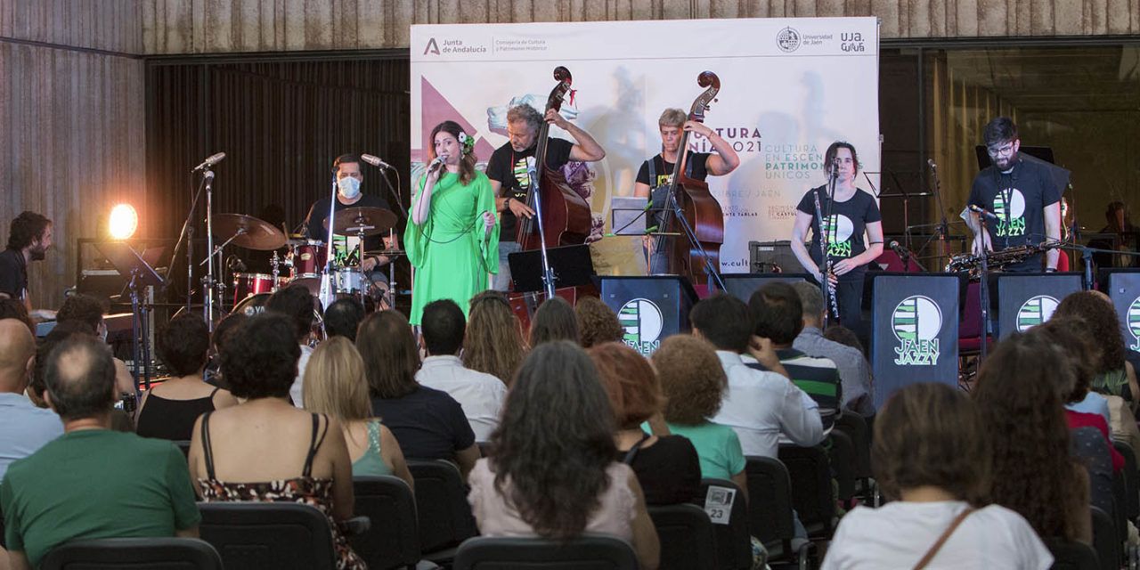 ‘Culturamanía’ comenzó en los Jardines del Museo Íbero, con las actuaciones de la cantaora Vicky Romero y de la Asociación Jaén Jazzy