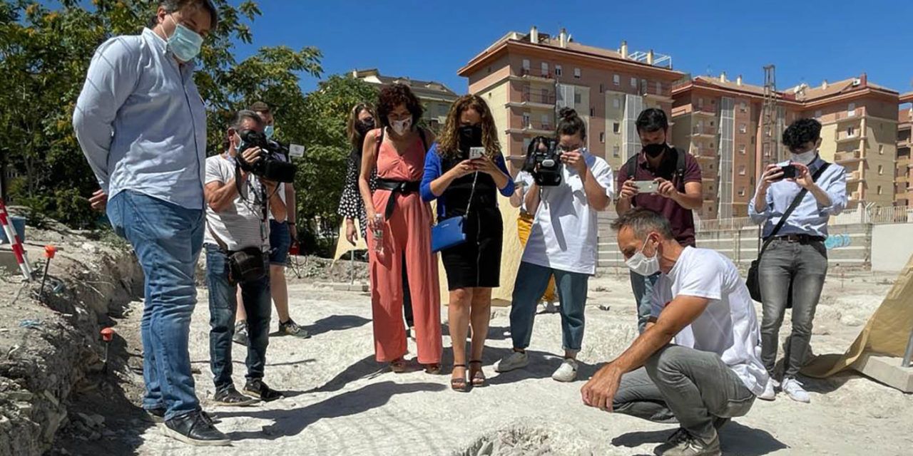 El Ayuntamiento destaca la colaboración de la Fundación la Caixa y Caixabank para impulsar el intenso trabajo que se realiza en las excavaciones del Parque Arqueológico de Marroquíes Bajos