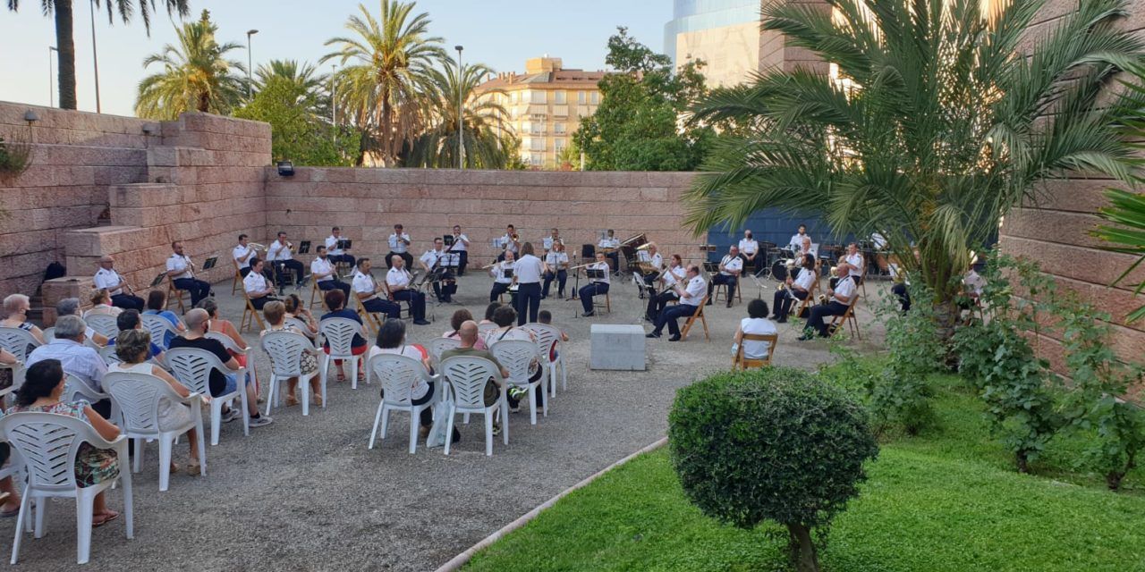 Lo mejor de Queen AC/DC y Michael Jackson en los jardines del Moneo