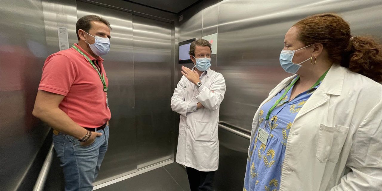 El Hospital de Jaén reduce la huella de carbono en todos los ascensores de sus centros