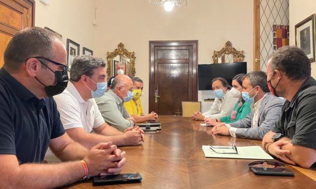 El Ayuntamiento refrenda su compromiso con el Jaén Paraíso Interior FS con el primer acuerdo de patrocinio municipal