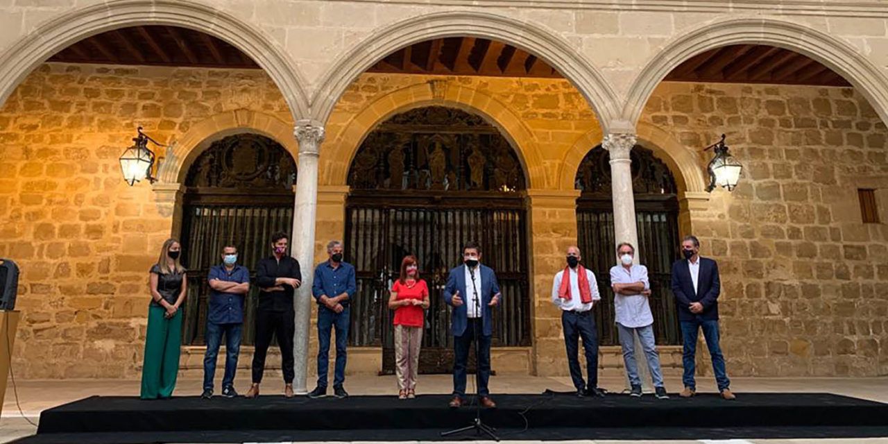 Reyes inaugura en Úbeda una muestra con obras de cinco de los mejores artistas contemporáneos jiennenses