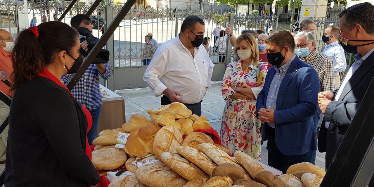 La Diputación apoya la industria del pan jiennense celebrando una muestra en la lonja del Palacio Provincial