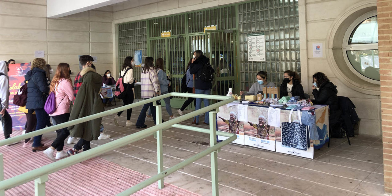 La Universidad de Jaén celebra la Feria de Asociaciones y el Mercadillo Solidario, en su Mes de la Solidaridad