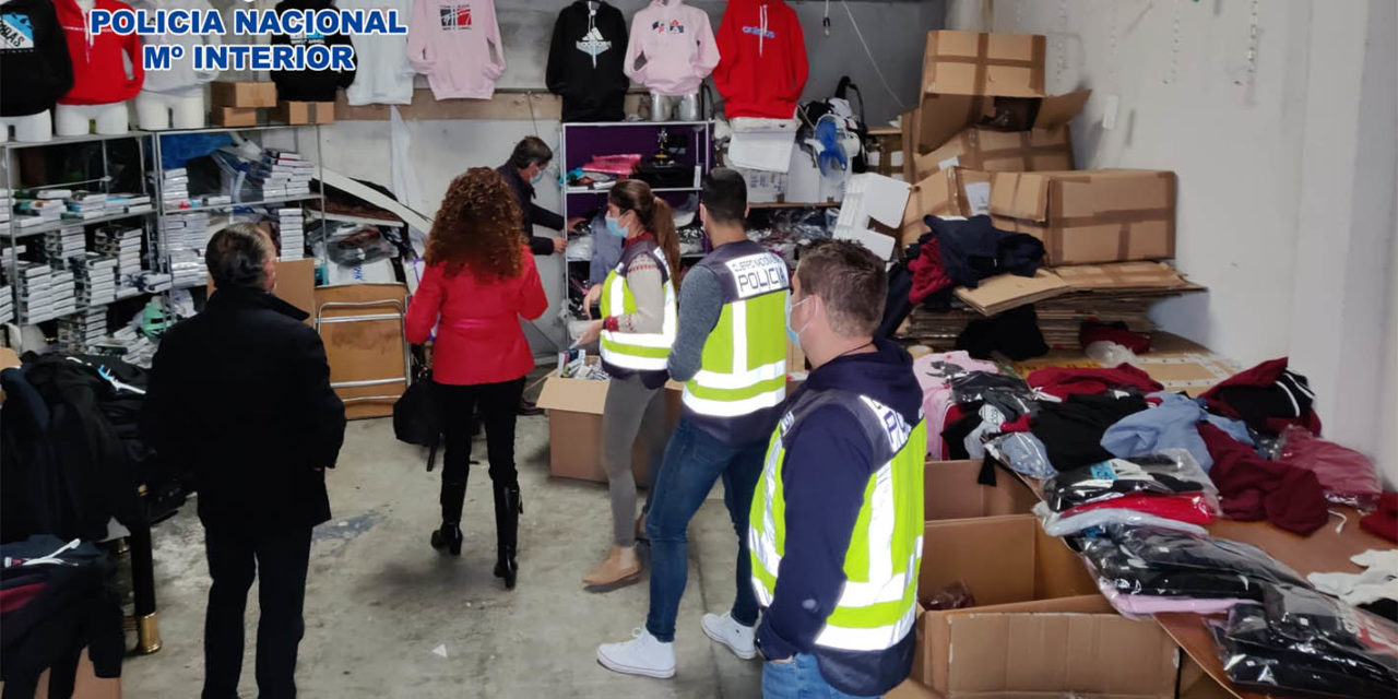 SUCESOS | La Policía Nacional desarticula en Jaén una organización criminal que se dedicaba a la falsificación y venta a gran escala de ropa