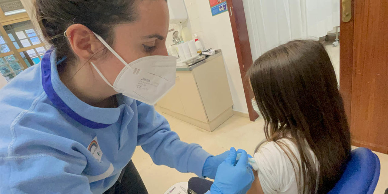 Andalucía inicia mañana la vacunación de la segunda dosis de recuerdo de Covid-19 a mayores de 60 años