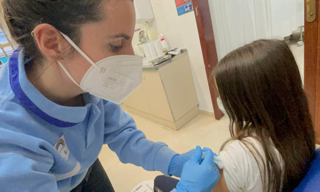Andalucía inicia mañana la vacunación de la segunda dosis de recuerdo de Covid-19 a mayores de 60 años