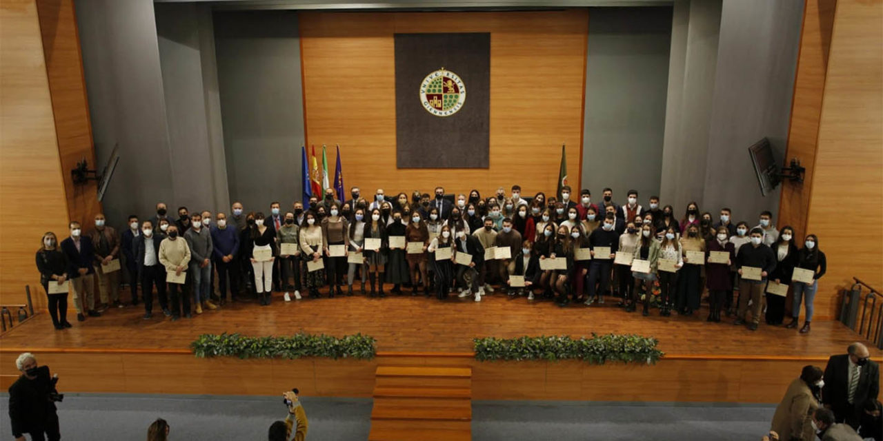 La Universidad de Jaén reconoce a sus estudiantes de nuevo ingreso con las mejores calificaciones de los cursos 2020/2021 y 2021/2022