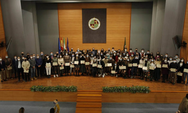La Universidad de Jaén reconoce a sus estudiantes de nuevo ingreso con las mejores calificaciones de los cursos 2020/2021 y 2021/2022