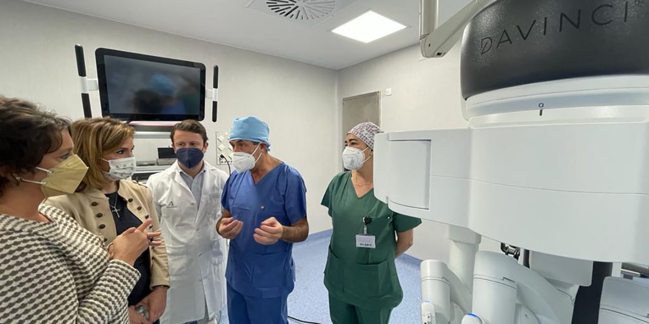 El Hospital Universitario de Jaén instala el nuevo equipo de cirugía robótica Da Vinci