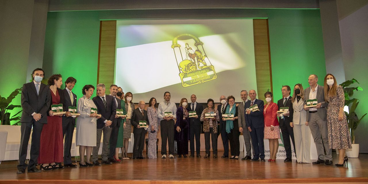 La Junta entrega sus Banderas de Andalucía en Jaén