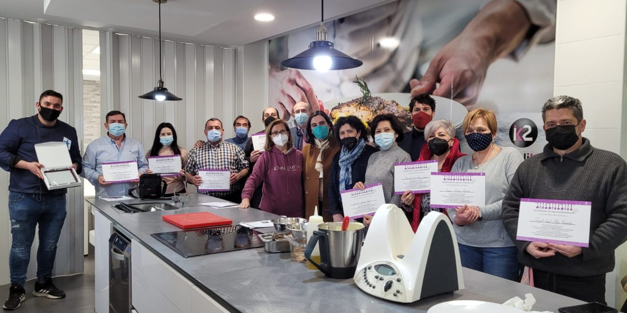 Clausurado el curso de cocina «Con las manos en la masa»