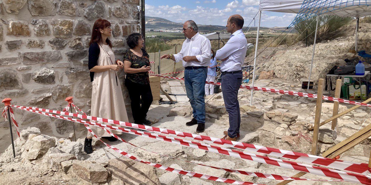 La Junta avanza en la creación de nuevos accesos y en la puesta en valor del Santuario y el Palacio íberos en el enclave de Puente Tablas