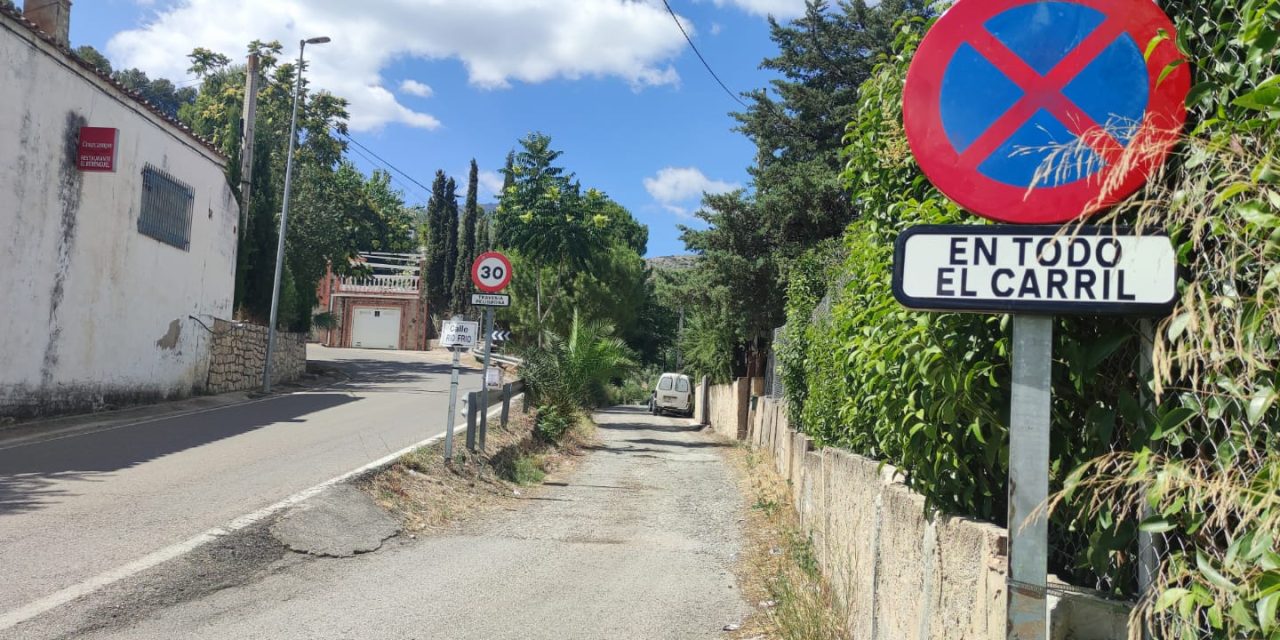 El Ayuntamiento informa de la prohibición de estacionamiento en la calle Río Frío, acceso al paraje de Los Cañones