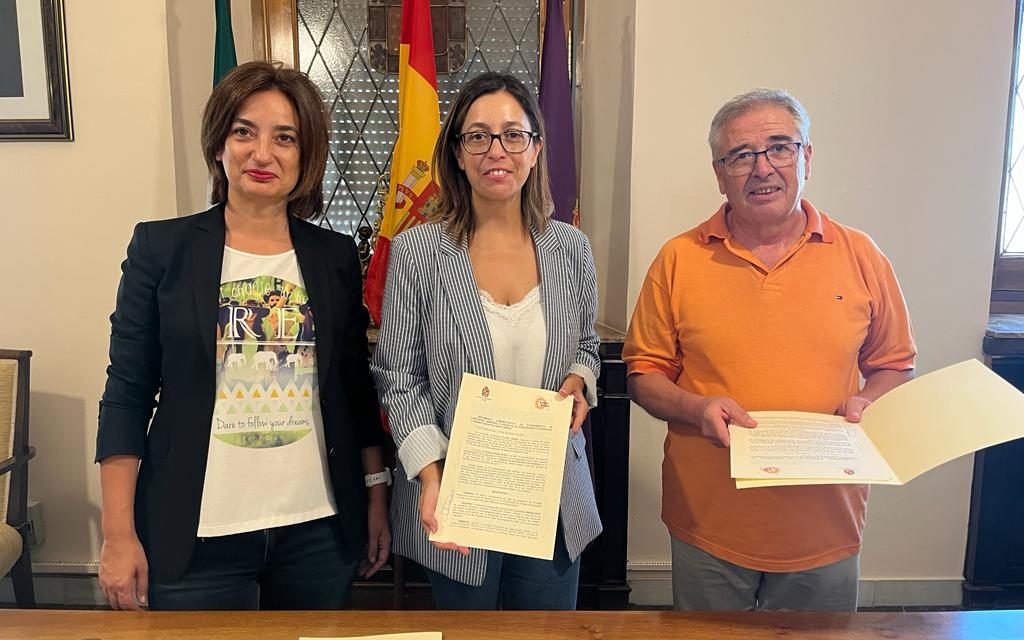 El ayuntamiento cede espacios para fines sociales y culturales a tres entidades en el centro de barrio Puerta de Martos