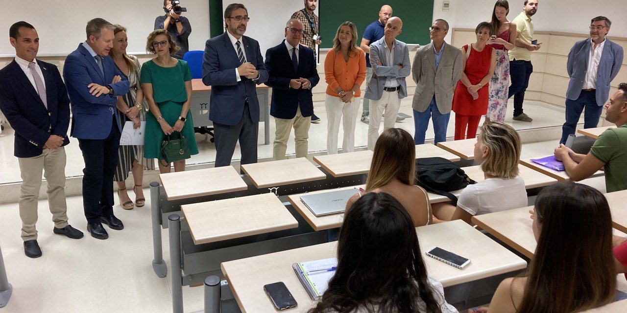 Comienzan el curso 60 alumnos que conforman la primera promoción del Grado de Medicina en Jaén