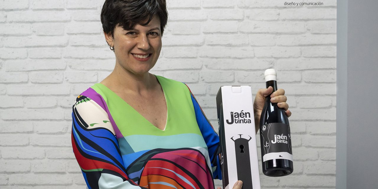 La diseñadora linarense Lina Lucena gana el Premio Arcapack de Oro 2022