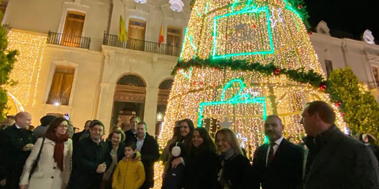 Diputación enciende la iluminación navideña de sus edificios con 151.000 puntos de luz de bajo consumo