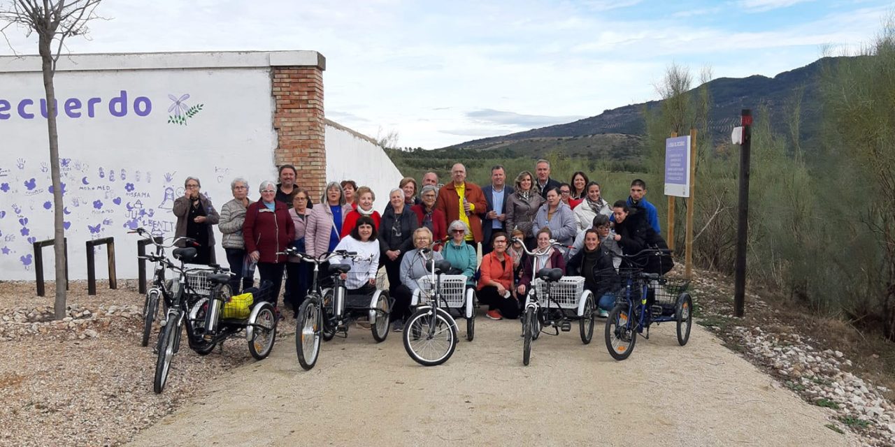 Más de 30 personas participan en actividades deportivas en el Camino Natural Vía Verde de Segura