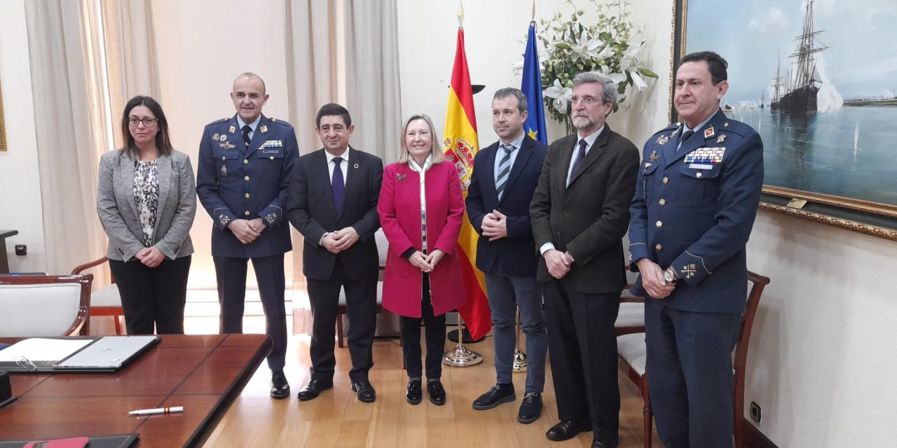 El presidente de la Diputación participa en el Ministerio de Defensa en una reunión de seguimiento del Cetedex