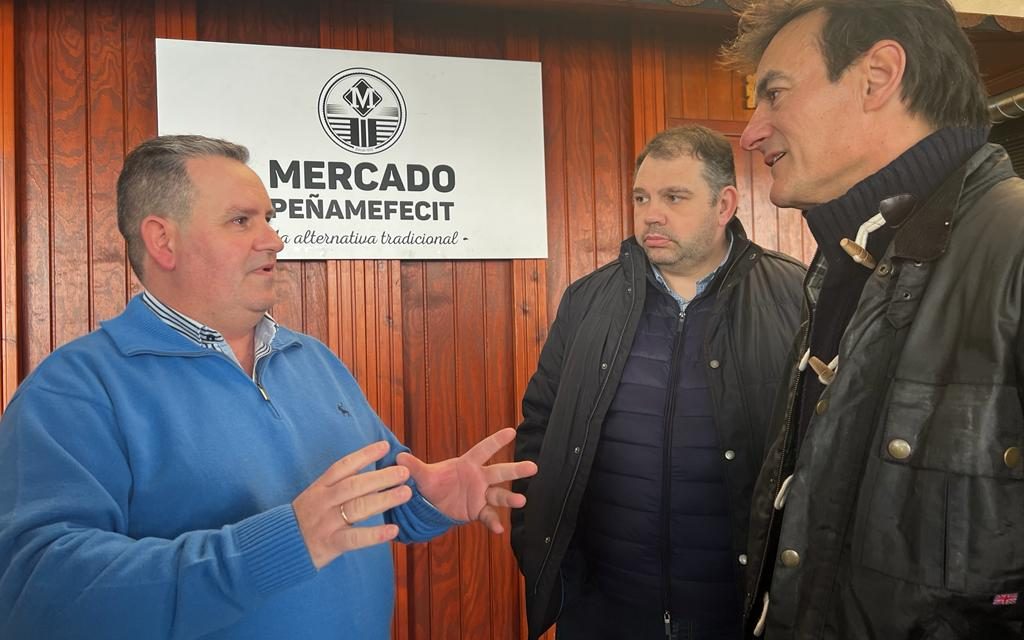 El candidato del PP acometerá medidas para modernizar el mercado de Peñamefécit