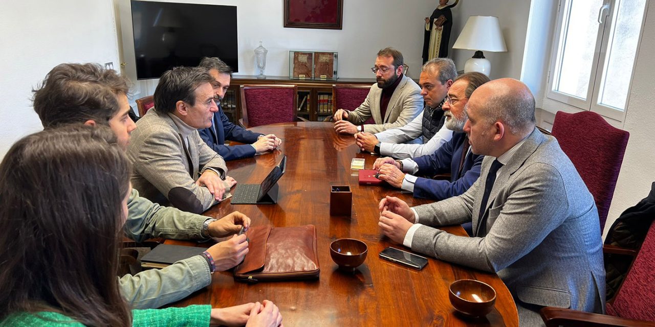 El candidato del PP resalta el impulso de la Junta a la Ciudad de la Justicia ante el Colegio de Abogados de Jaén