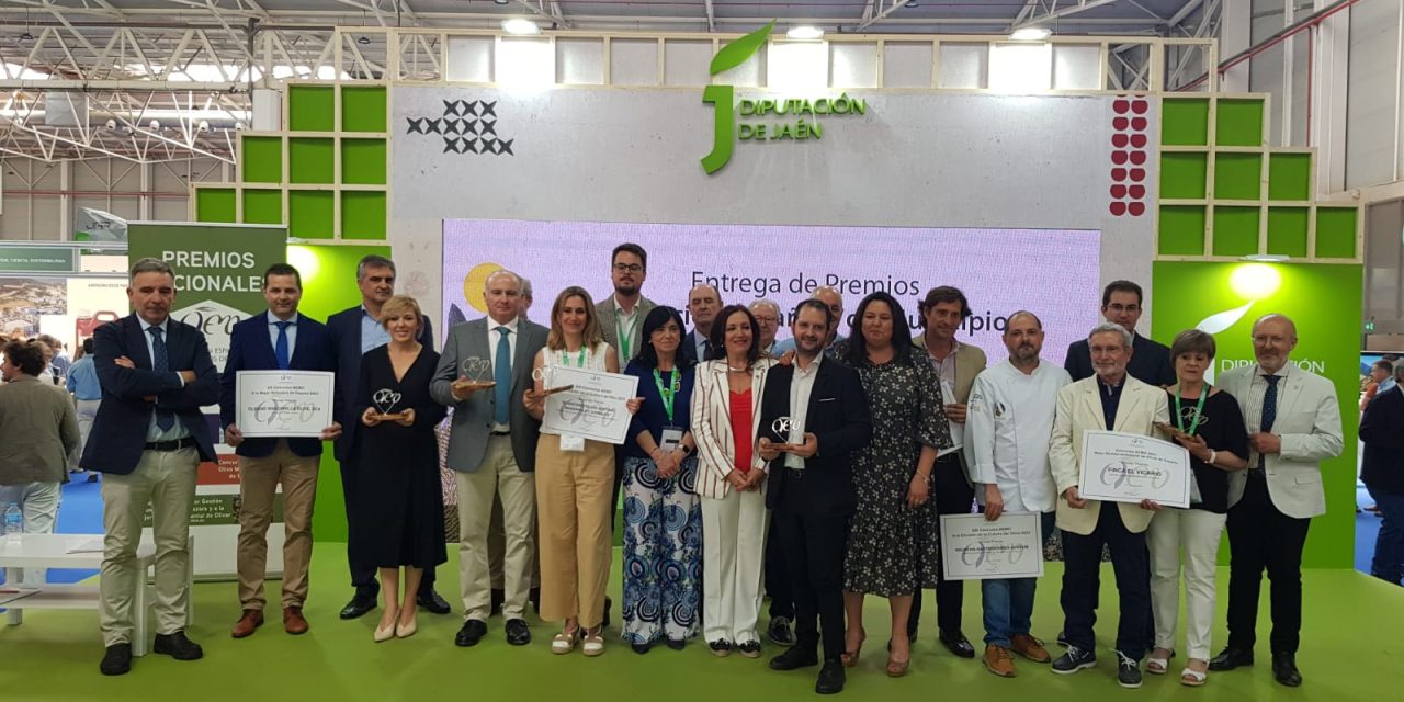 La Asociación Española de Municipios del Olivo entrega sus premios 2023 en el estand de Diputación en Expoliva