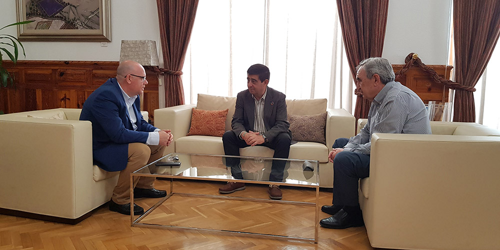 Francisco Reyes recibe en el Palacio Provincial a Jerónimo Vera, nuevo presidente de la Cruz Roja en Jaén