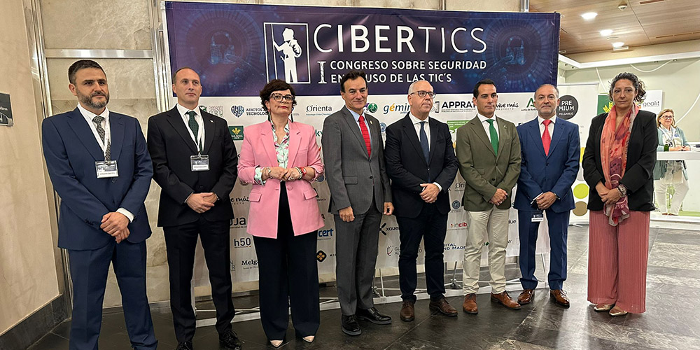 Jesús Estrella subraya la apuesta de la Junta por la digitalización en la inauguración de Cibertics