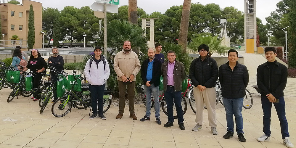 La UJA entrega 20 bicicletas eléctricas entre sus campus de Linares y Jaén