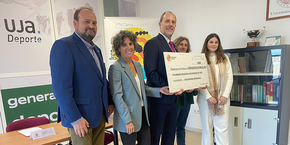 La UJA hace entrega de la recaudación obtenida en la VII Carrera Solidaria Universidad de Jaén a la Asociación Provincial de Autismo Jaén ‘Juan Martos Pérez’