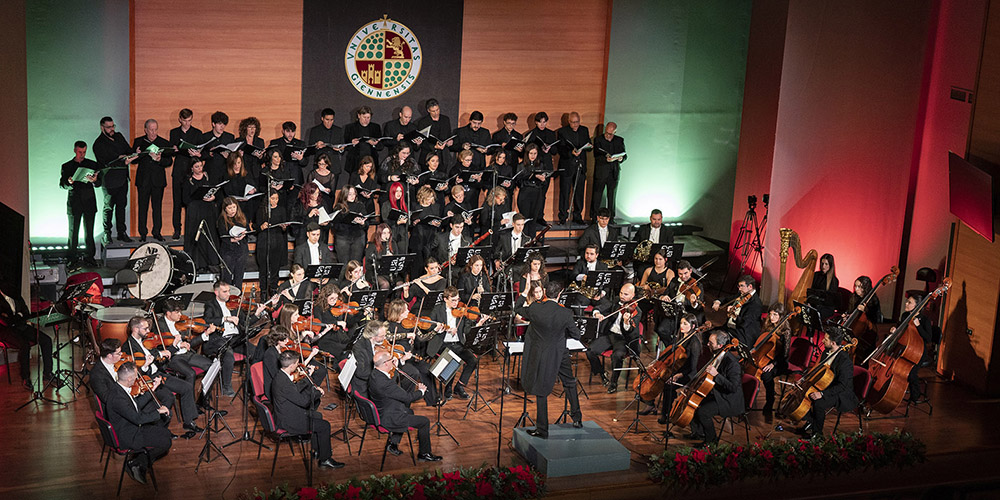 La Orquesta y Coro de la Universidad de Jaén ofrecieron el tradicional Concierto de Navidad de la UJA