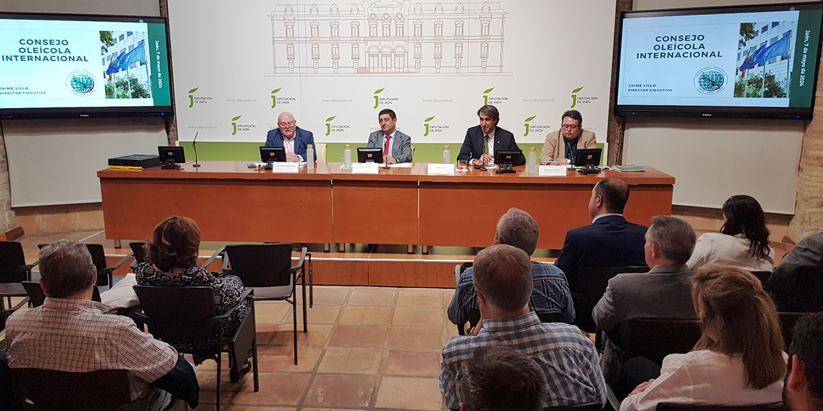 El Aula de Cultura acoge una conferencia del director ejecutivo del Consejo Oleícola Internacional