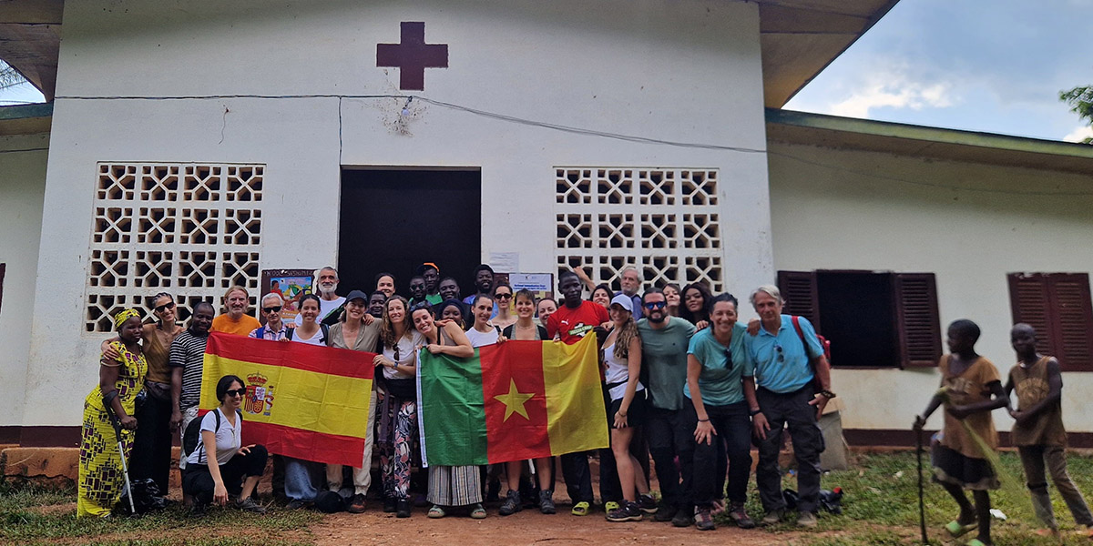 El enfermero del Hospital de Jaén, Francisco Carrasco, participa en una expedición a Camerún