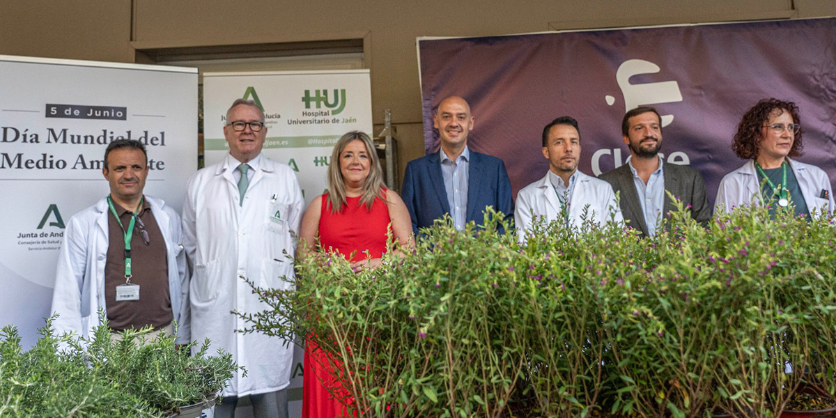 Los hospitales de Jaén reparten plantones con motivo del Día del Medio Ambiente