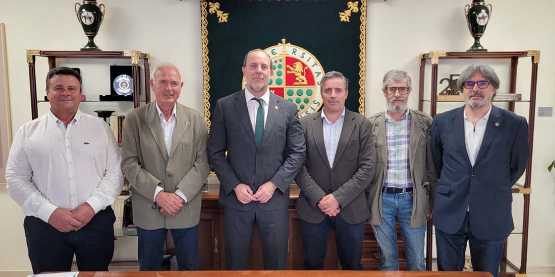 El Rector traslada a la plataforma ‘Salvemos los paisajes del olivar’ la necesidad de seguir adelante “aquí y ahora” con la candidatura, “con pedagogía y disipando inquietudes