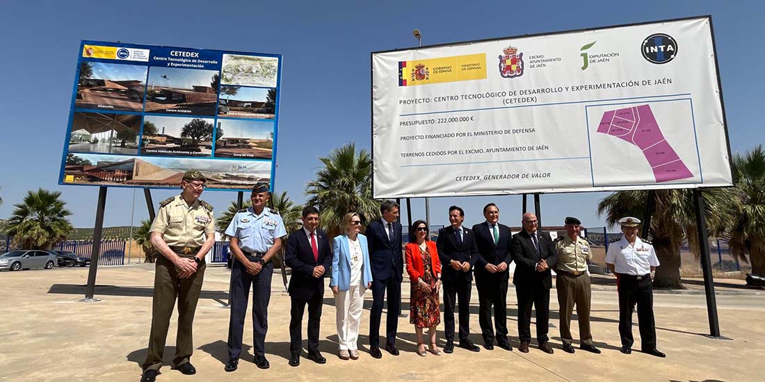 El presidente de la Diputación visita junto a la ministra de Defensa los terrenos del campus principal del CETEDEX