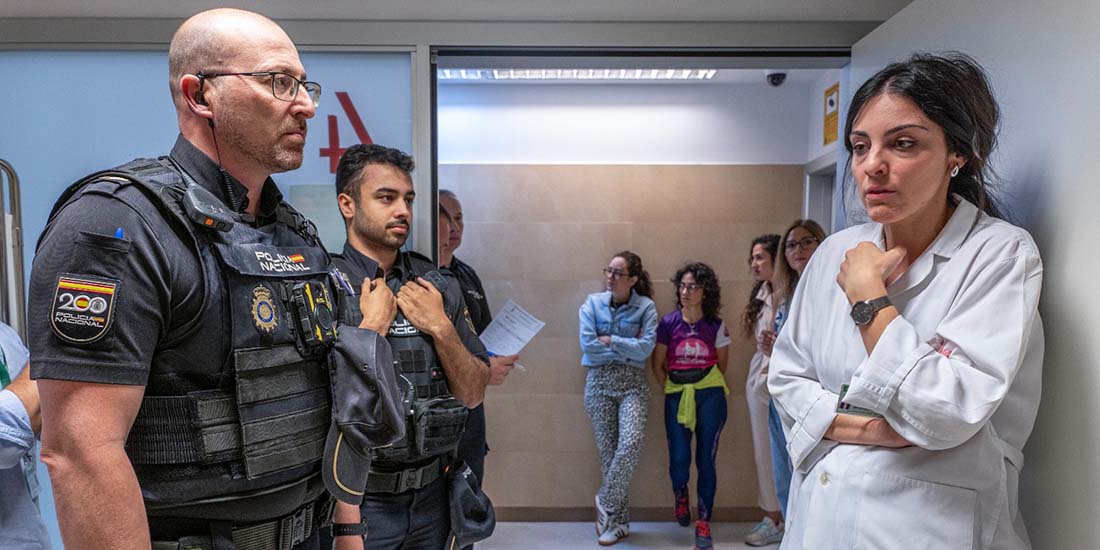 El Hospital Universitario de Jaén realiza un simulacro de agresión a una médico de Urgencias