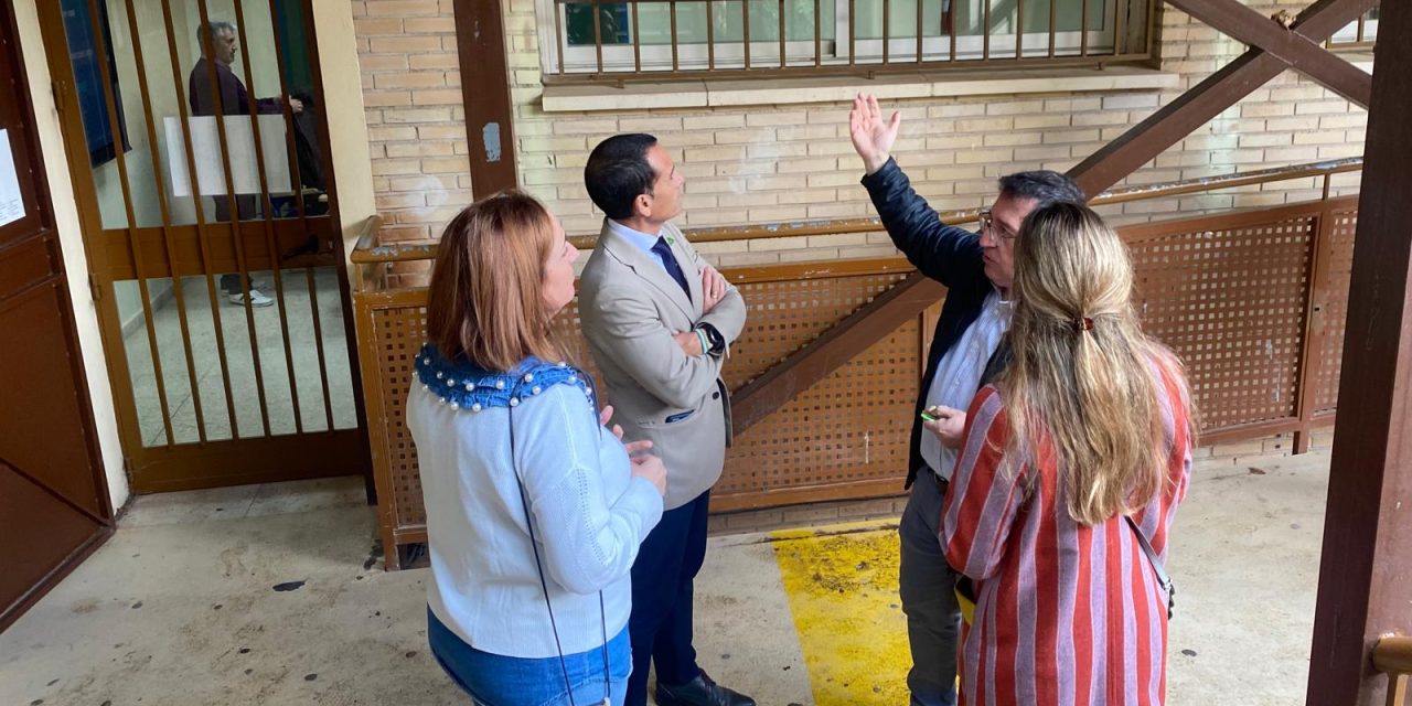 Solano supervisa los daños producidos por las fuertes lluvias de la DANA en el IES Las Fuentezuelas de Jaén