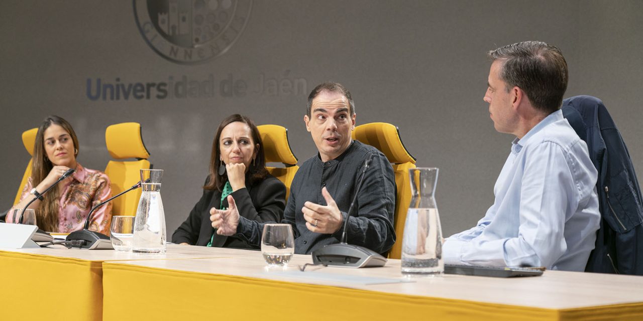 La directora artística del Ballet Flamenco de Andalucía Patricia Guerrero y el dramaturgo y poeta Alberto Conejero participan en un ‘Encuentro con la cultura’ de la UJA